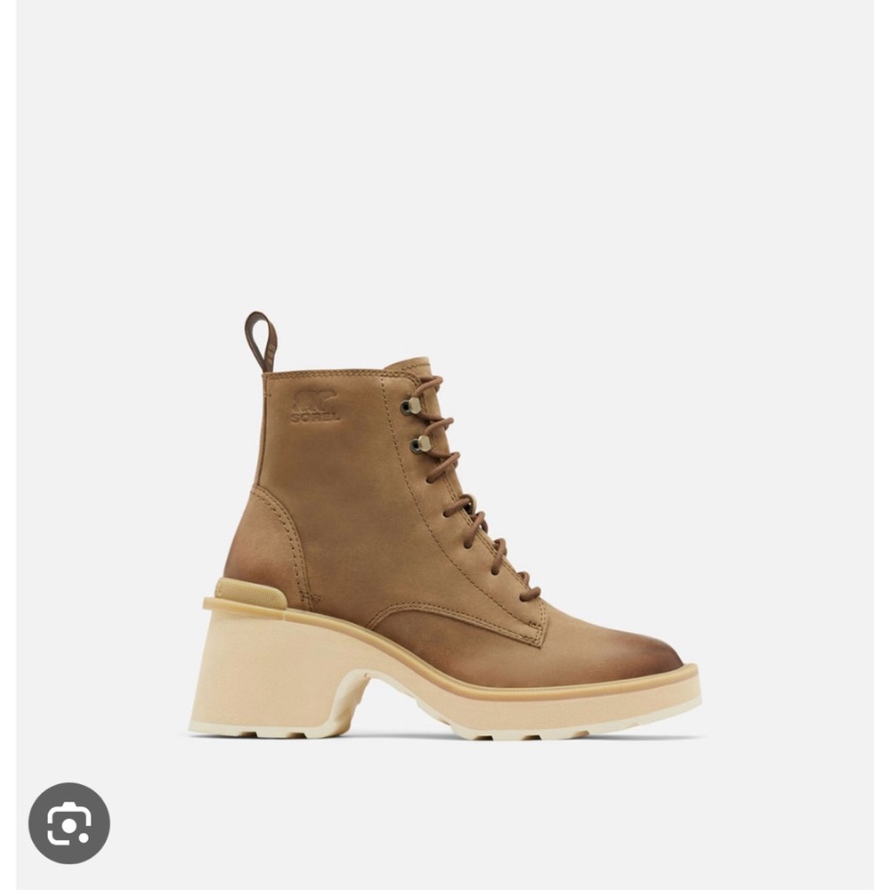 Women’s size 8 lug sole boots new in box! Super cute and versatile!